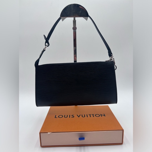 ♥️🌹LOUIS VUITTON POCHETTE EPI BLACK🌹♥️ - Picture 3 of 14